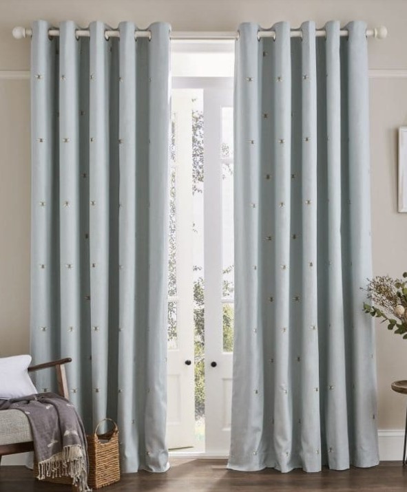 SALE - Sophie Allport BEE Blackout Eyelet Curtains 46" x 90" - Image 4