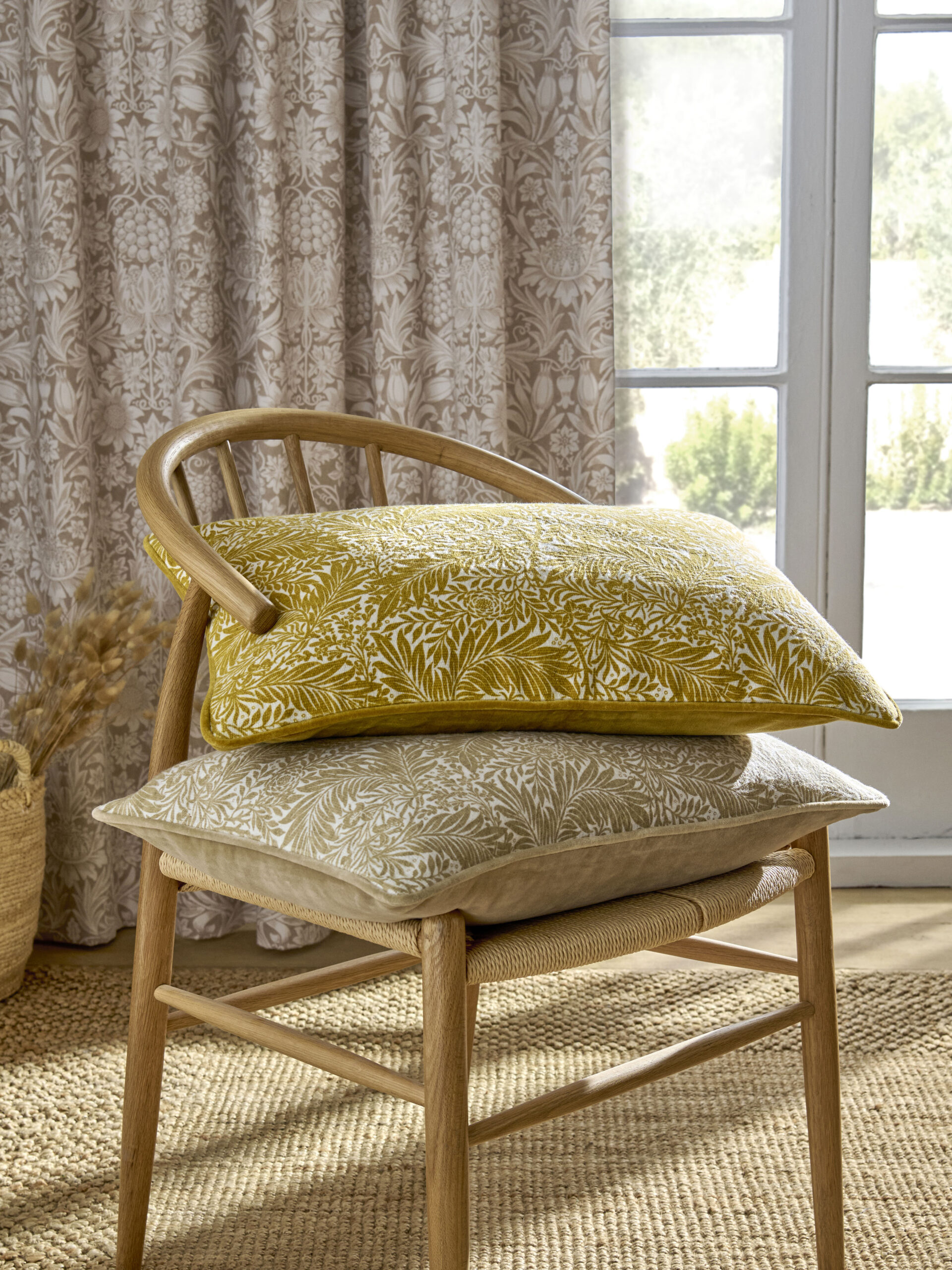 William Morris At Home Larkspur Filled Cushion 40 x 60cm - Hessian Natural - Image 3